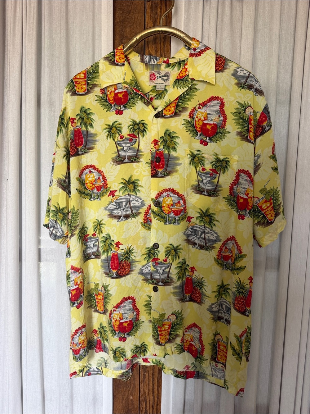 Hilo Hattie Tropical Cocktail Short Sleeve Button Down Hawaiian Shirt